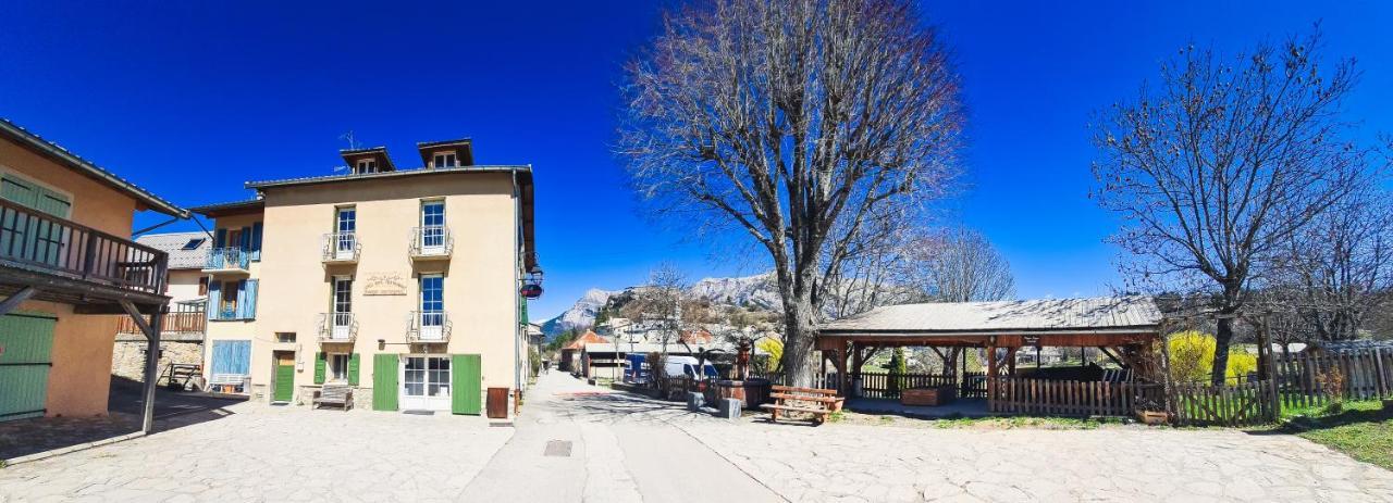 L'Auberge Saint-Vincent-les-Forts Luaran gambar
