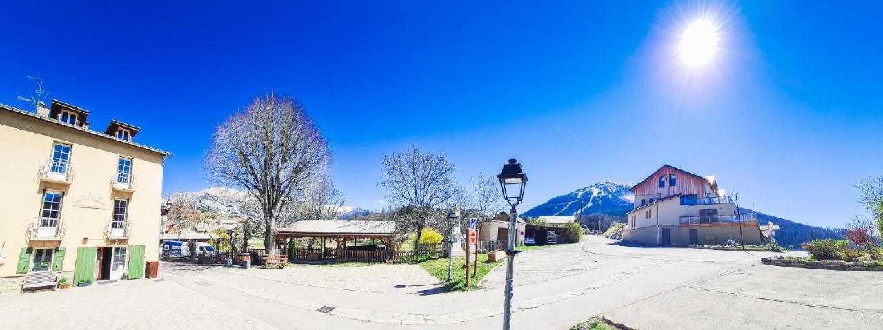 L'Auberge Saint-Vincent-les-Forts Luaran gambar