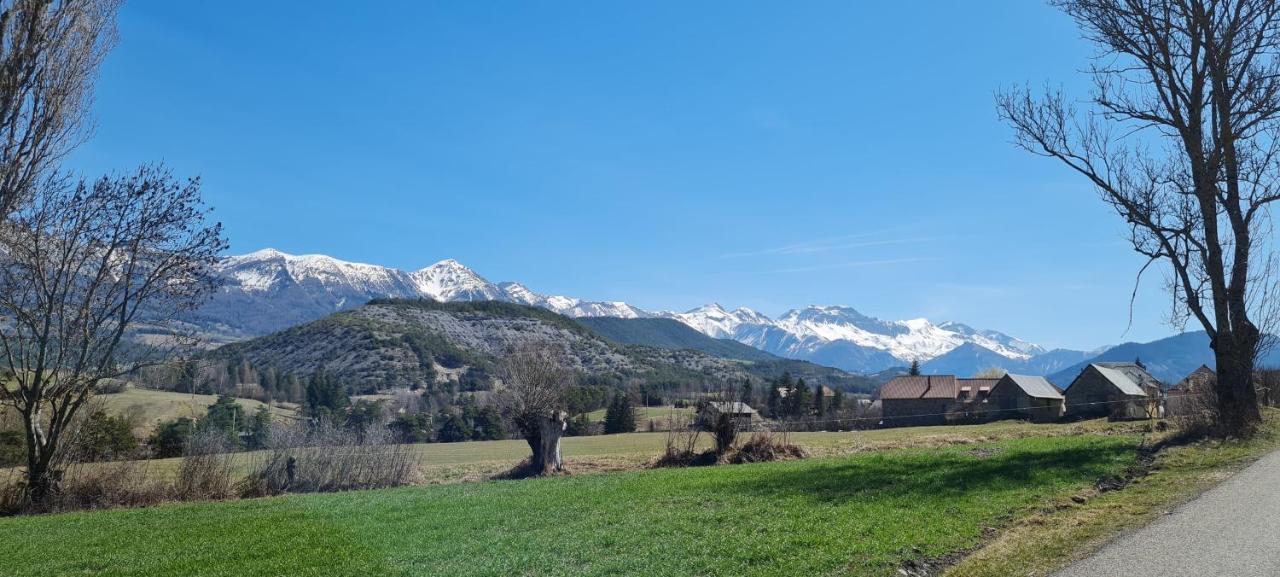 L'Auberge Saint-Vincent-les-Forts Luaran gambar